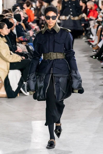 Look 18